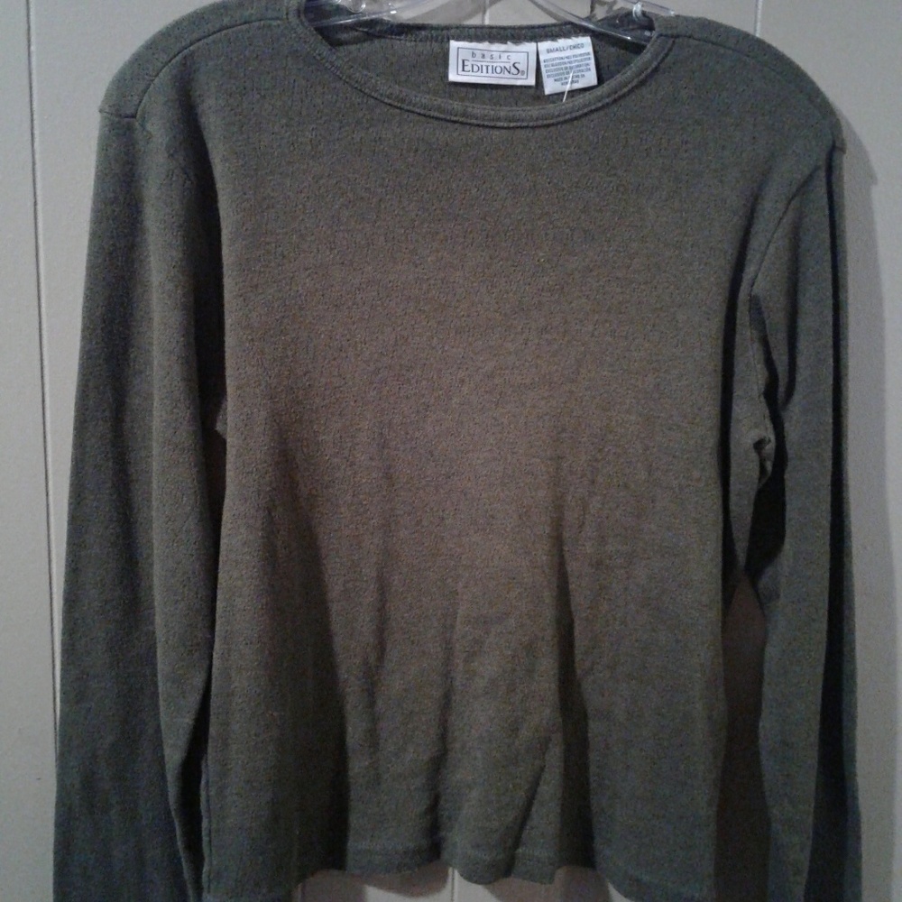 Light weight sweater